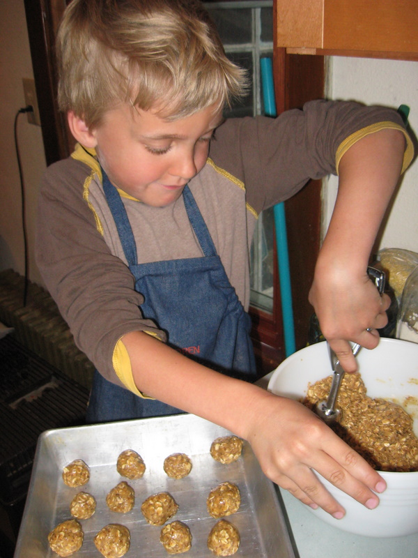 Kiddo Creating - Peanut Butter Power Balls