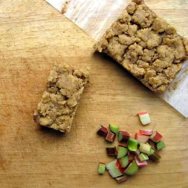 Raw Rhubarb Butter Crumble Bar