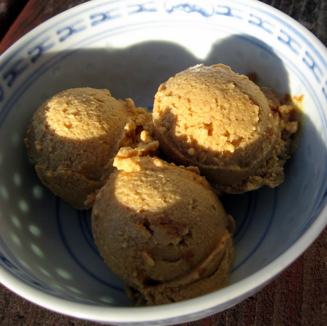 3 Ingredient Vegan Peach "Ice Cream"