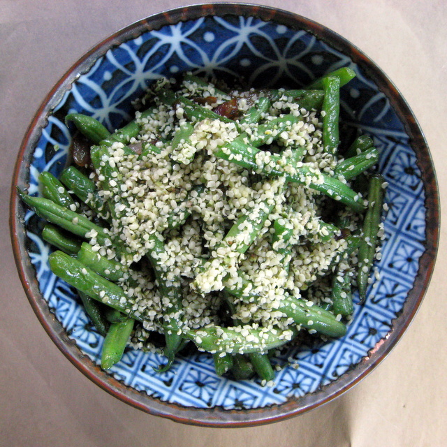 Quick Green Beans with Hemp Seeds