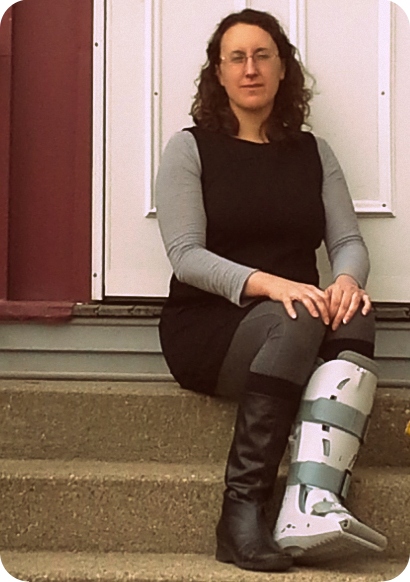 Broken-footed mommy.